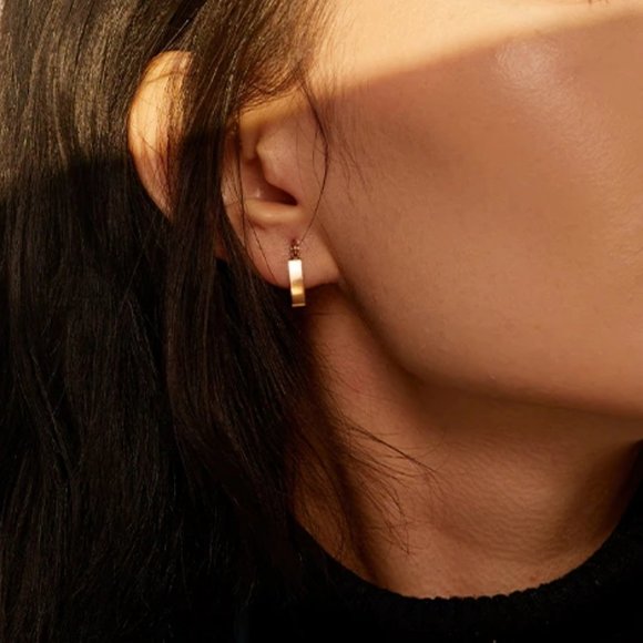 New 18K Gold Plated Square Geometric Hoop Earrings - Picture 4 of 5